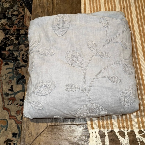Serena & Lily Dusty Blue Floral Embroidered Button Closure Twin / XL Twin Duvet - Picture 2 of 11